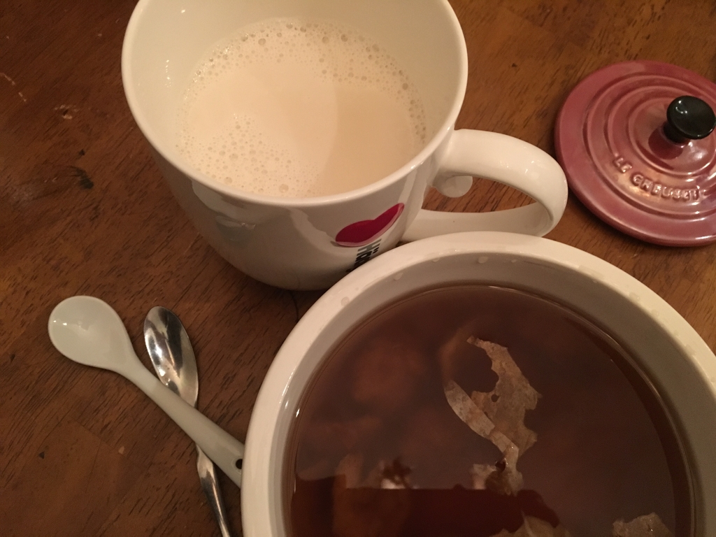 暖心暖身的黑糖薑奶茶~最適合現在冷冷的天了！為自己和親愛的家人煮上一杯吧！
